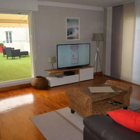 A Pied A Centre Apartment
